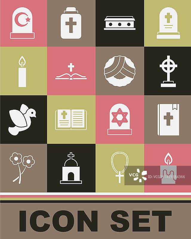 燃烧的蜡烛、圣经书和墓碑组合图片素材