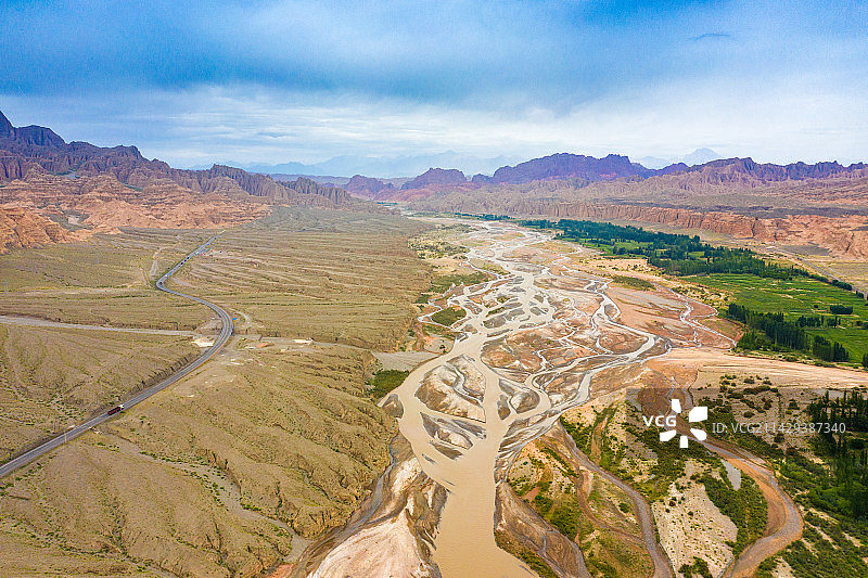 中国新疆库车大峡谷库车河风光图片素材