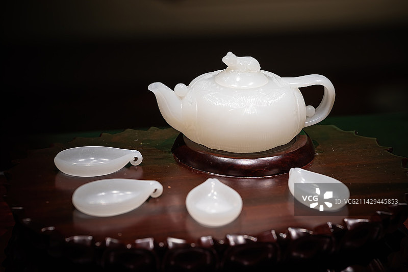 中国工艺美术馆之和田玉《冰清玉洁壶》图片素材