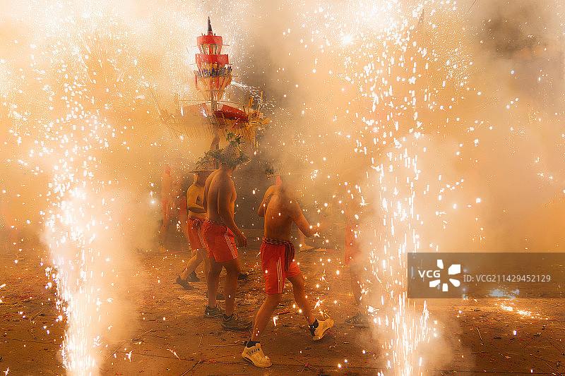 广东揭阳初十传统文化烧龙庆典图片素材