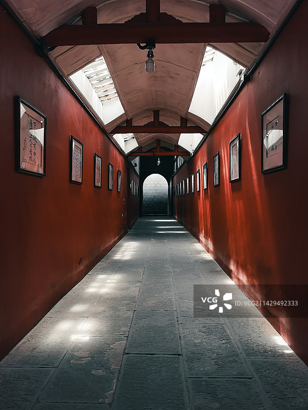 成都宝光寺内通往罗汉堂的通道图片素材