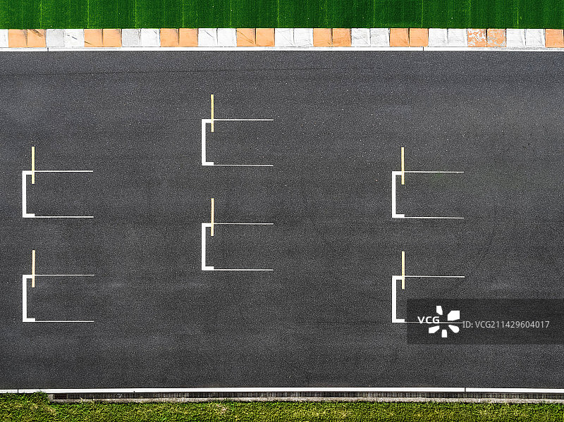 俯瞰汽车赛车场跑道图片素材