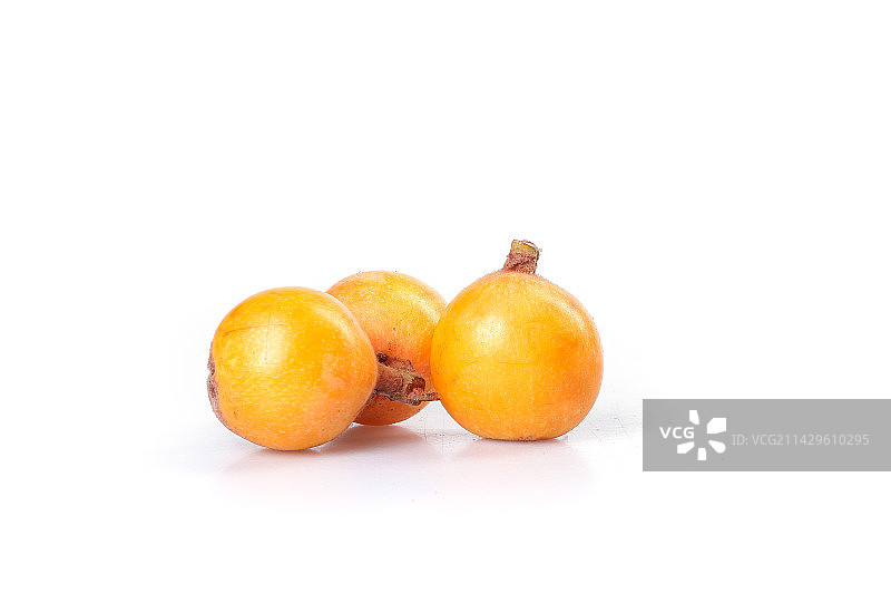 白底上的新鲜枇杷图片素材