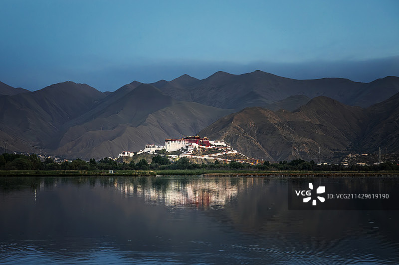 布达拉宫夜景图片素材