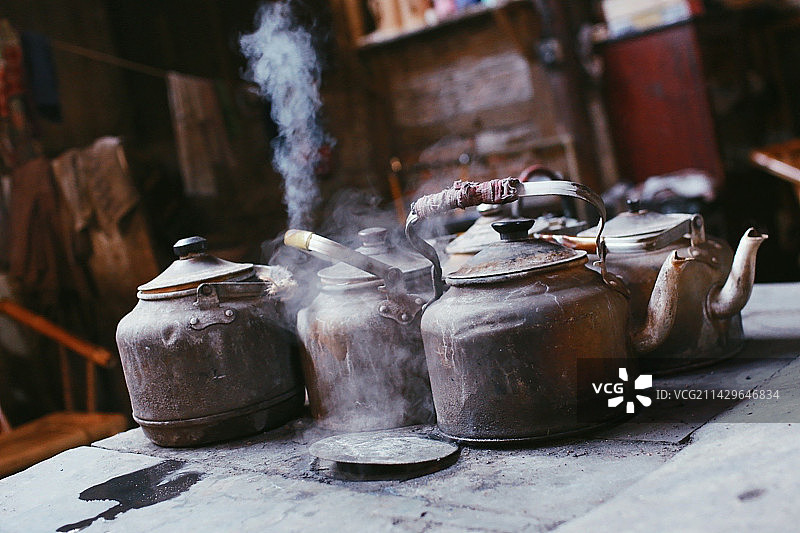 老茶馆烧水壶图片素材