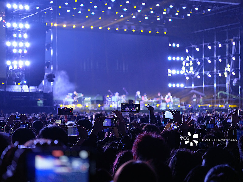 贵阳音乐嘉年华 双手高举 手机拍摄科技图图片素材