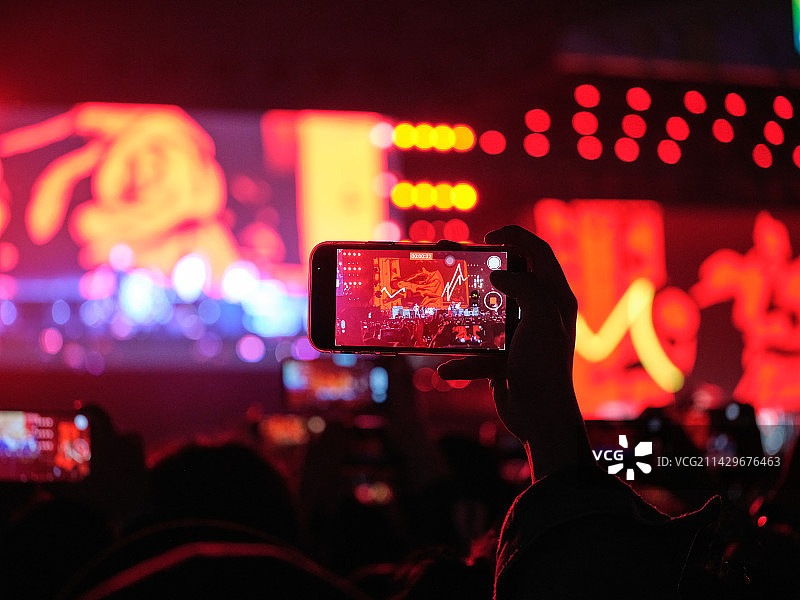 贵阳音乐嘉年华 双手高举 手机拍摄科技图图片素材