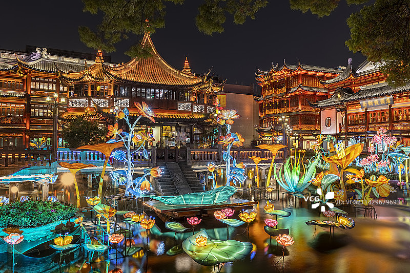上海豫园城隍庙绿波廊湖心亭夜景图片素材