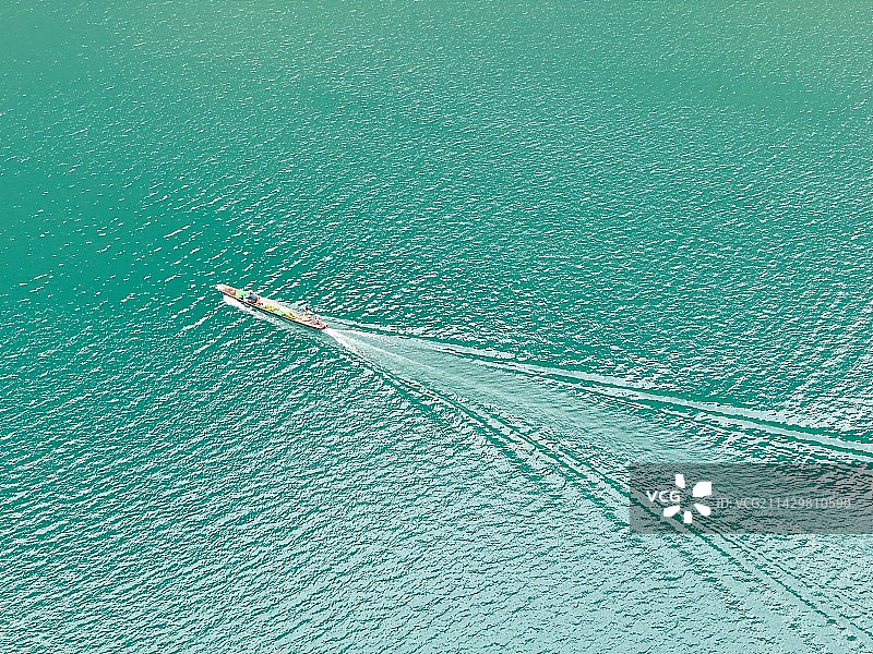 逆水行舟，不进则退图片素材