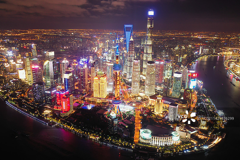 航拍上海陆家嘴外滩夜景图片素材