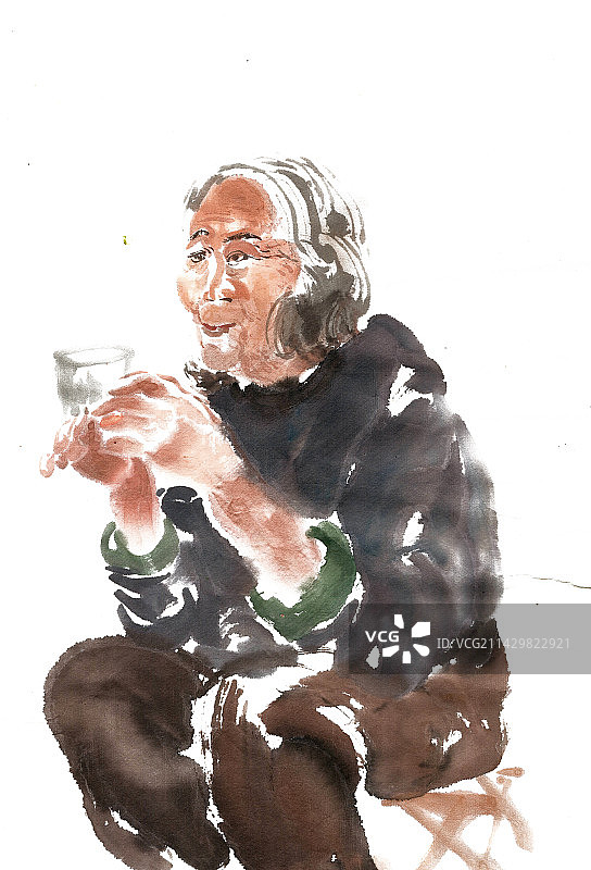 喝热水的老人图片素材