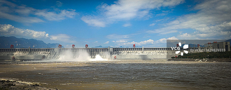 三峡大坝泄洪图片素材
