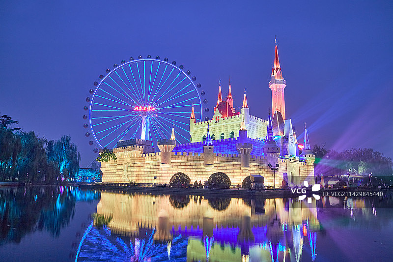 夜晚灯光照亮北京石景山游乐园图片素材