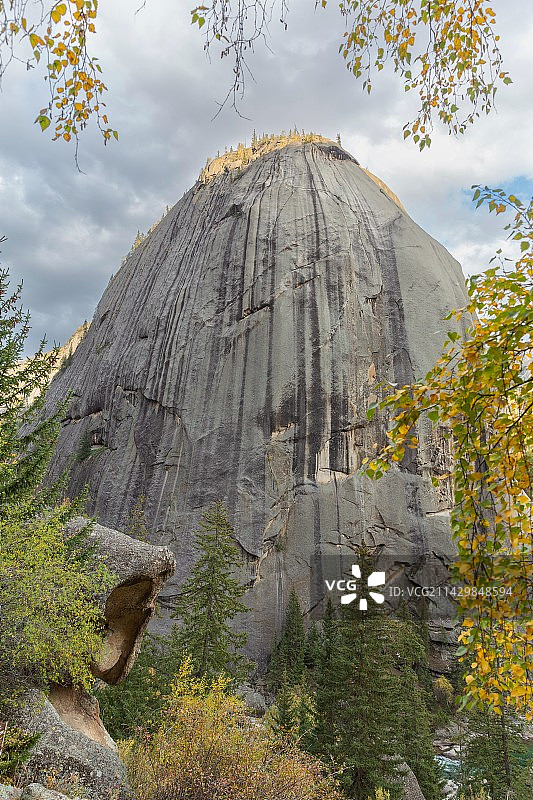 额尔齐斯大峡谷神钟山自然景观图片素材