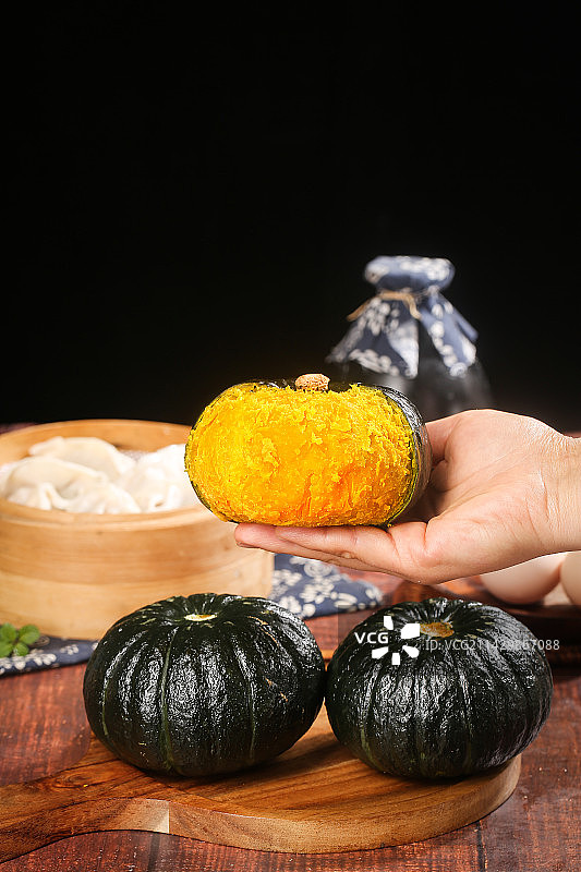 深底上的贝贝南瓜图片素材