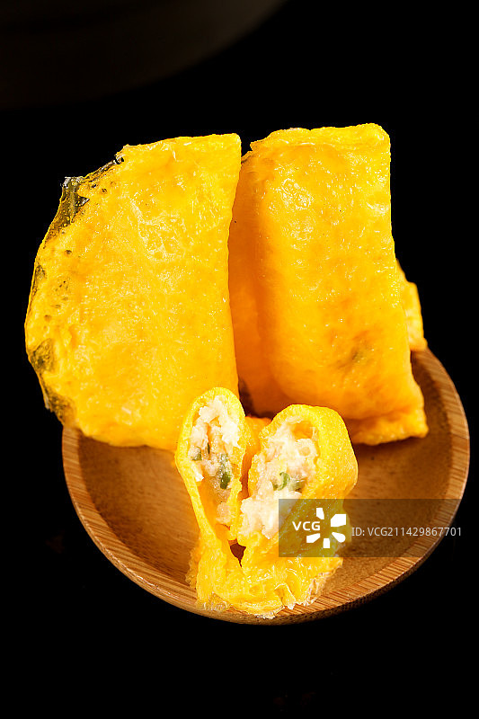 深底上的蛋饺图片素材