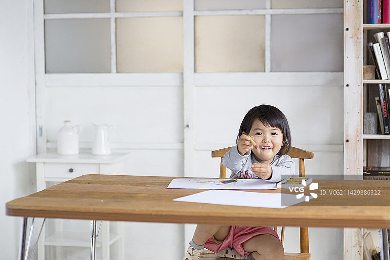 女孩绘画图片素材