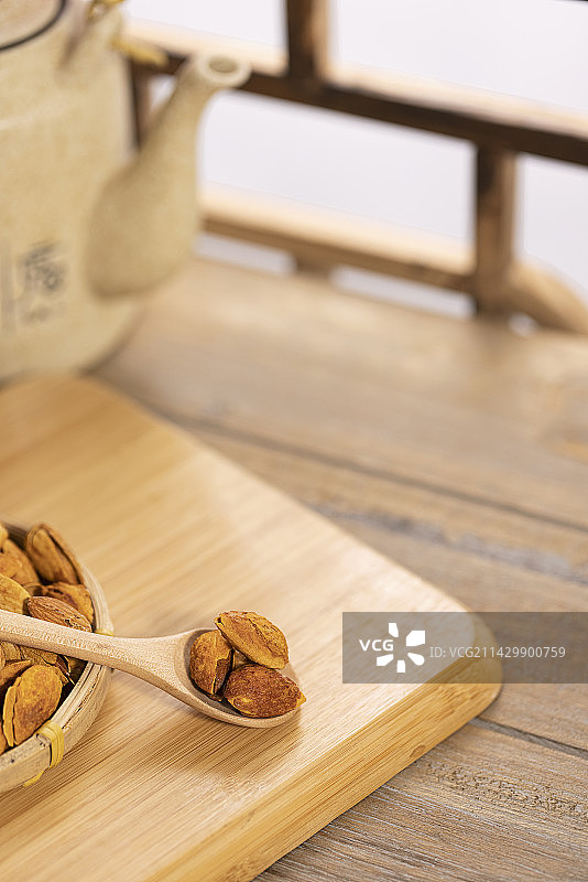 坚果巴坦木营养零食图片素材