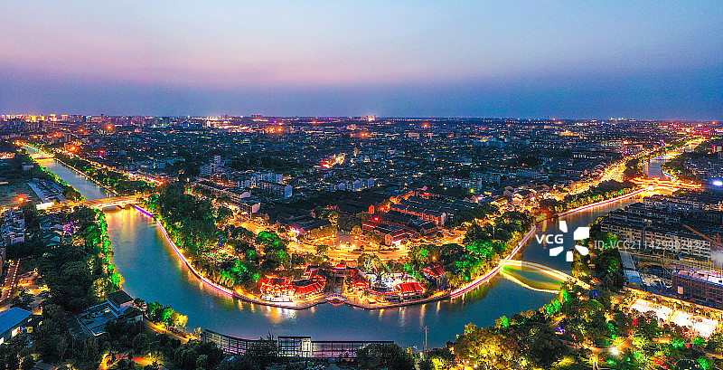 扬州古运河夜色阑珊，航拍扬州古城图片素材