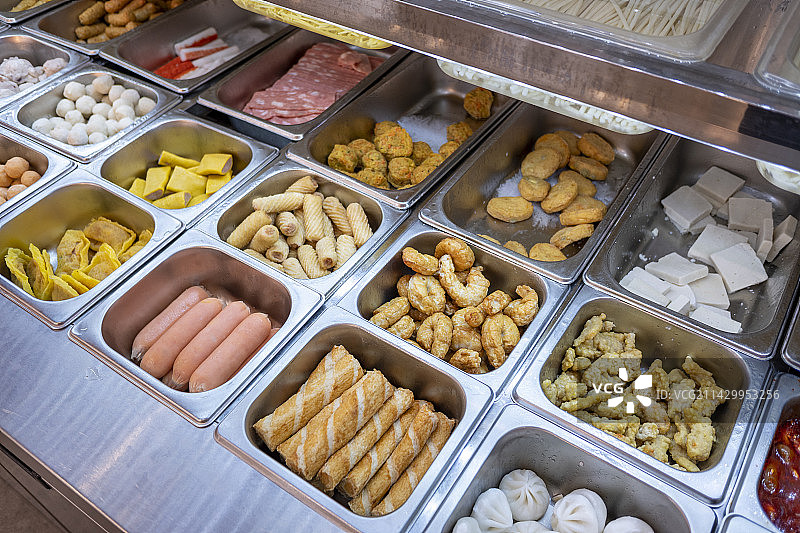 不锈钢橱柜中麻辣烫涮食品食材图片素材