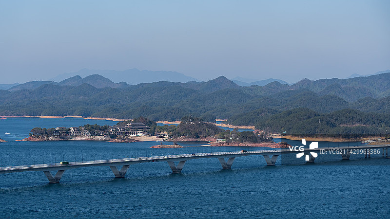 航行千岛湖图片素材