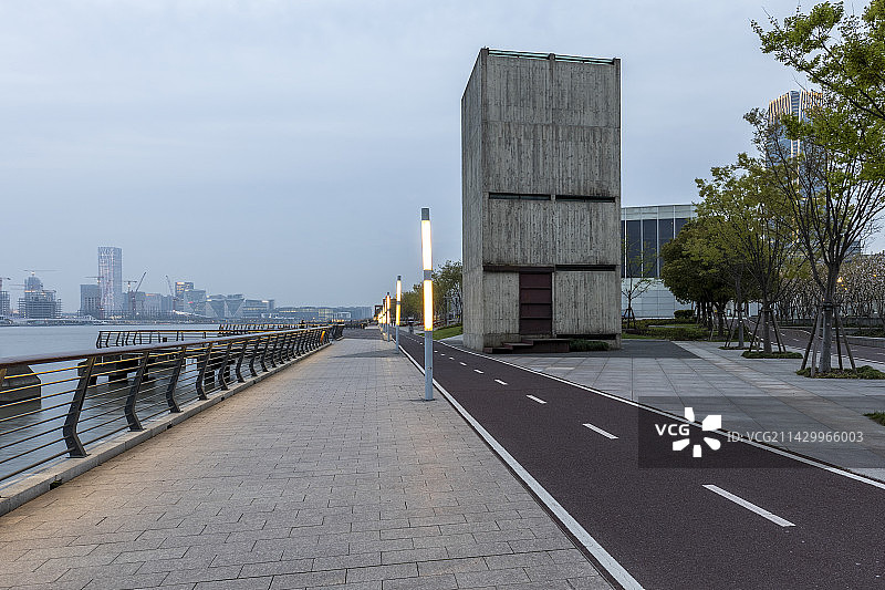 上海徐汇西岸滨江公园地面图片素材