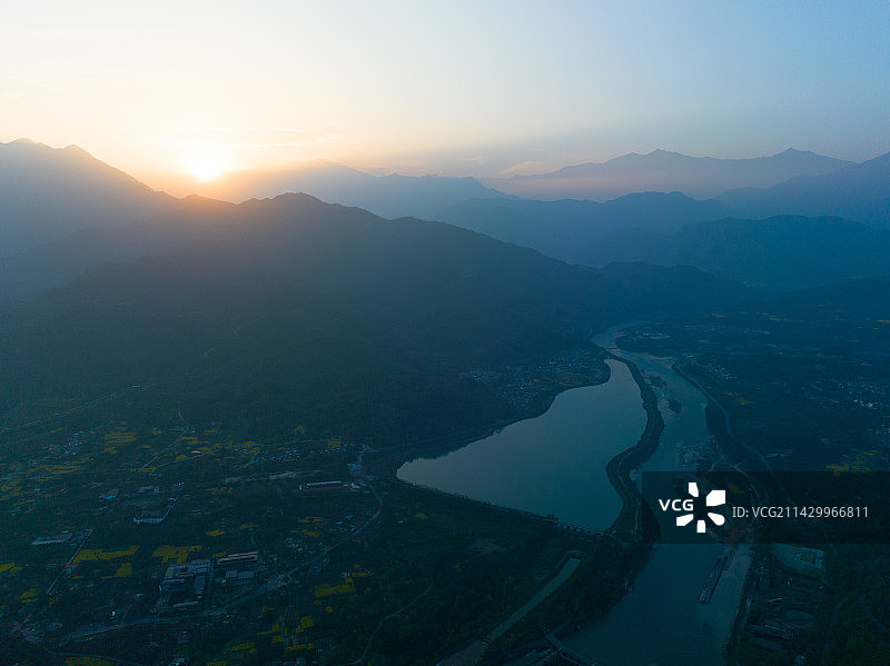 都江堰玉垒山航拍图片素材