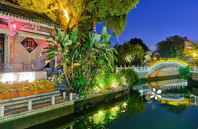 广州荔枝湾大戏台传统中式古建筑夜景灯光图片素材