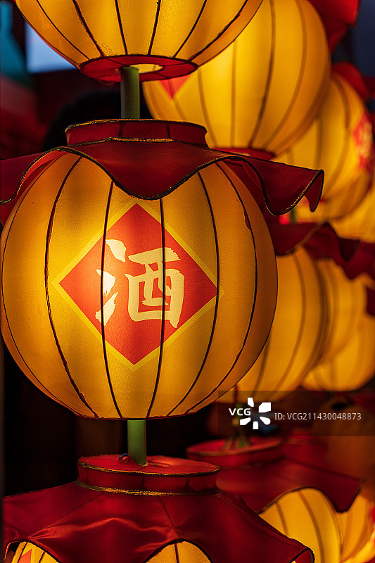 酒馆灯笼图片素材