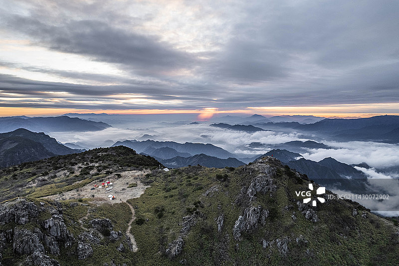 露营在清凉之巅图片素材