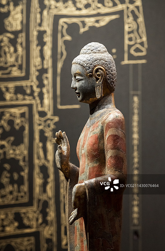 山东青州博物馆里陈列的龙兴寺精美石造佛像图片素材