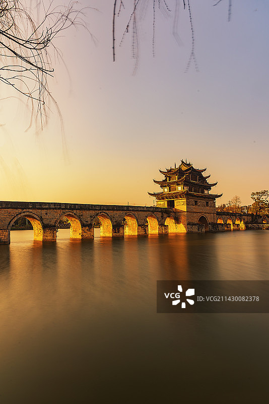 建水十七孔桥日落图片素材