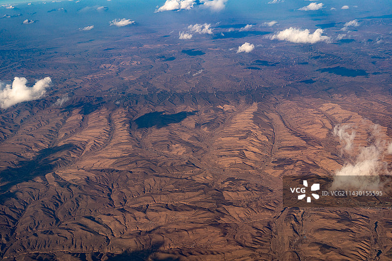 飞机高空飞越航拍中国地形甘肃陕北黄土高原地貌地质图片素材