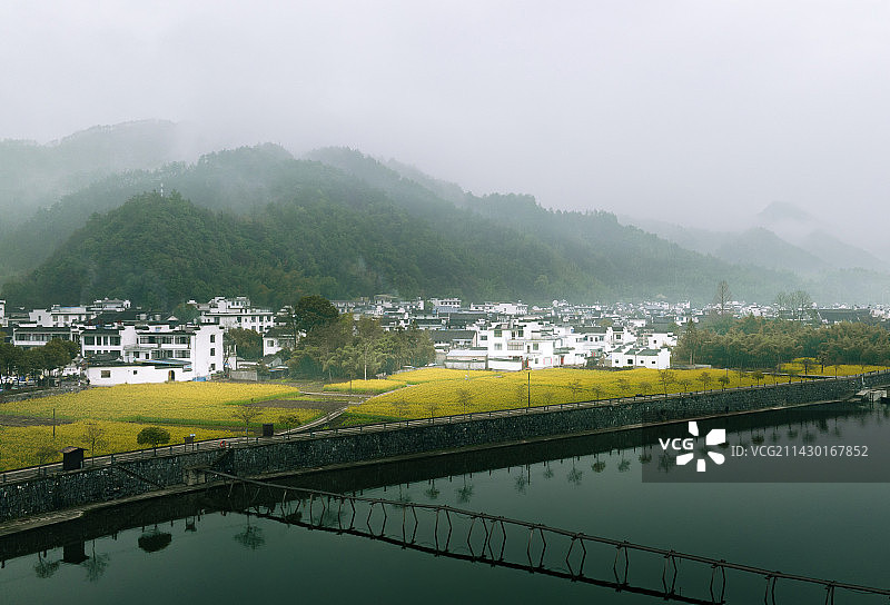 晨雾中的龙川图片素材