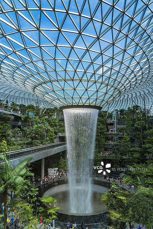 新加坡樟宜机场瀑布图片素材