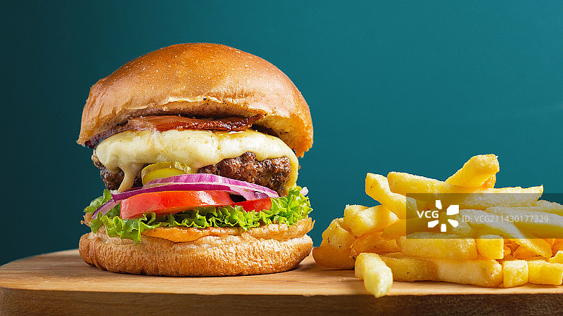 美味的汉堡和薯条图片素材