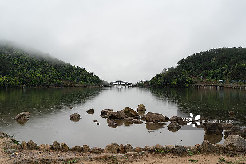 福建上杭武平云寨村仙女湖阴天雨天景色图片素材