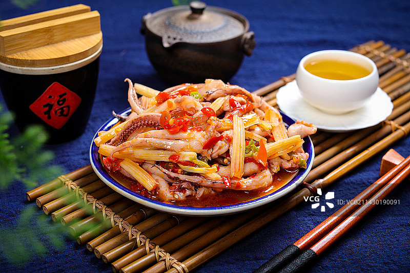 香辣美味特色菜剁椒酱炒鱿鱼图片素材
