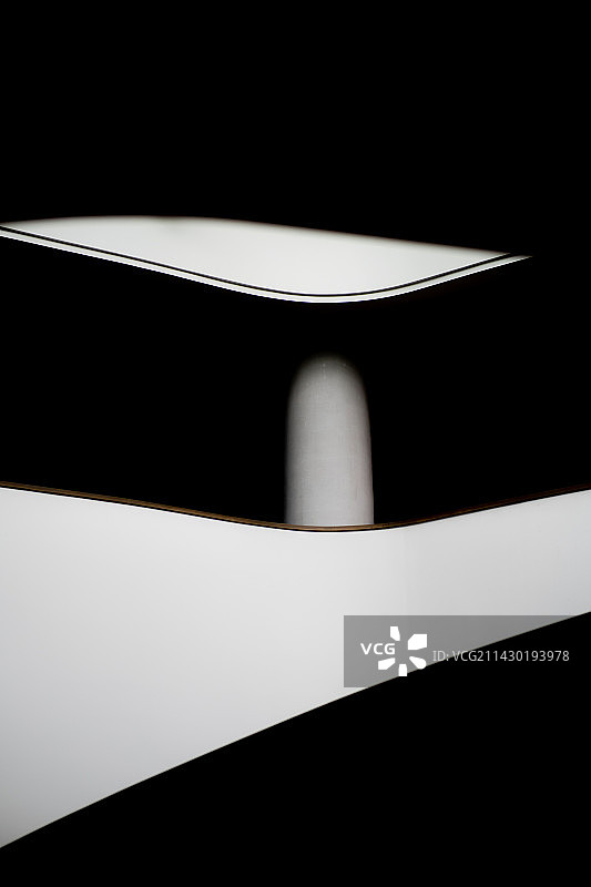 黑色背景下的高角度视图图片素材