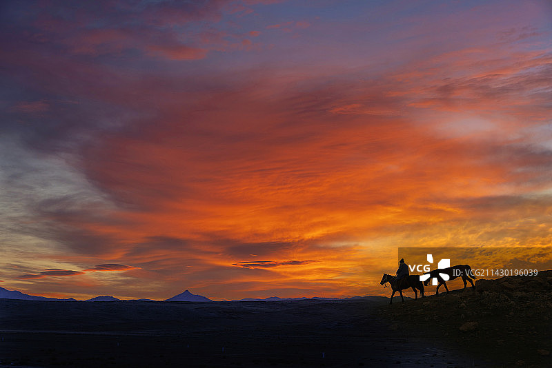 奔向朝霞图片素材