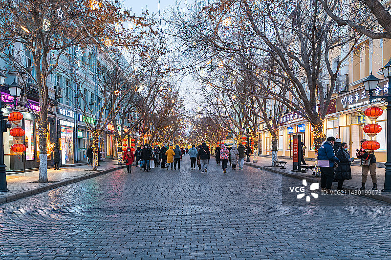 中国哈尔滨中央大街夜景图片素材