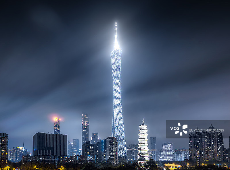 夜幕下的广州塔图片素材