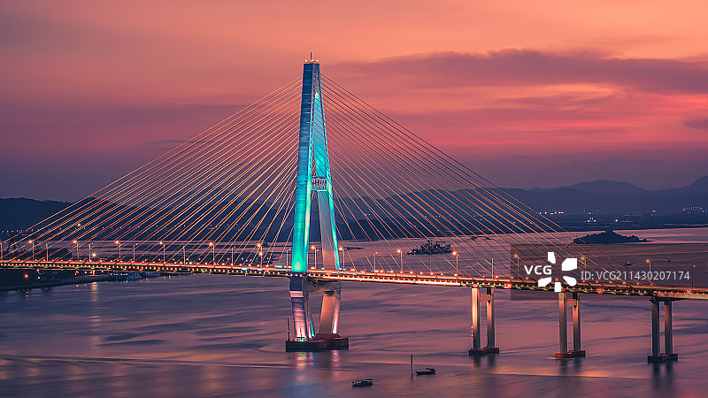 夕阳下的礐石大桥图片素材