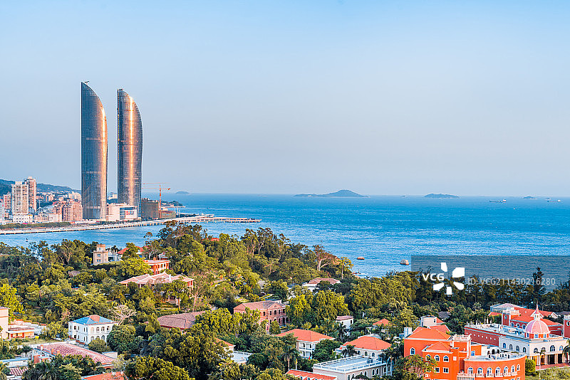 中国福建厦门双子塔和鼓浪屿高视角风光图片素材