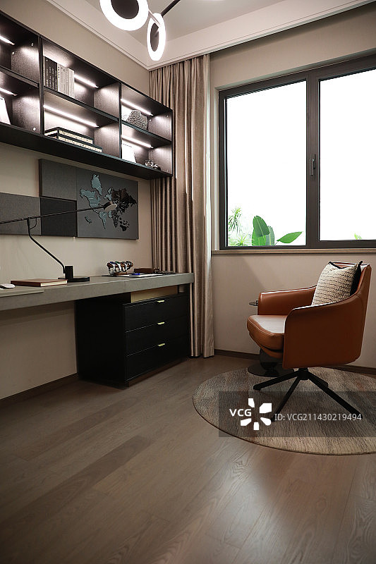 现代奢华风格装饰的书房图片素材