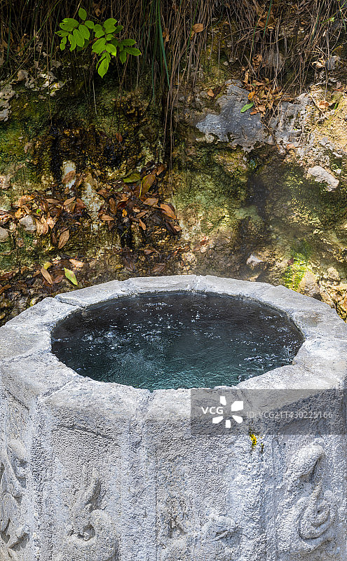 腾冲火山地热公园的温泉图片素材