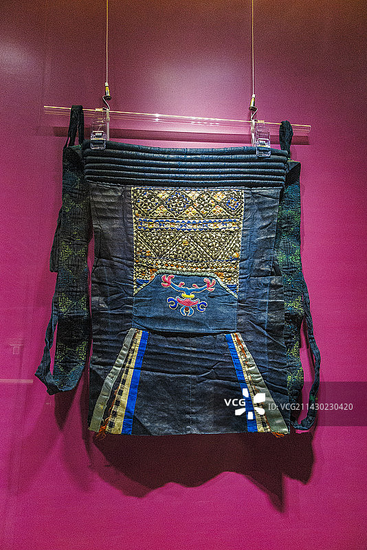 爱的瑰宝，贵州少数民族背扇精品图片素材