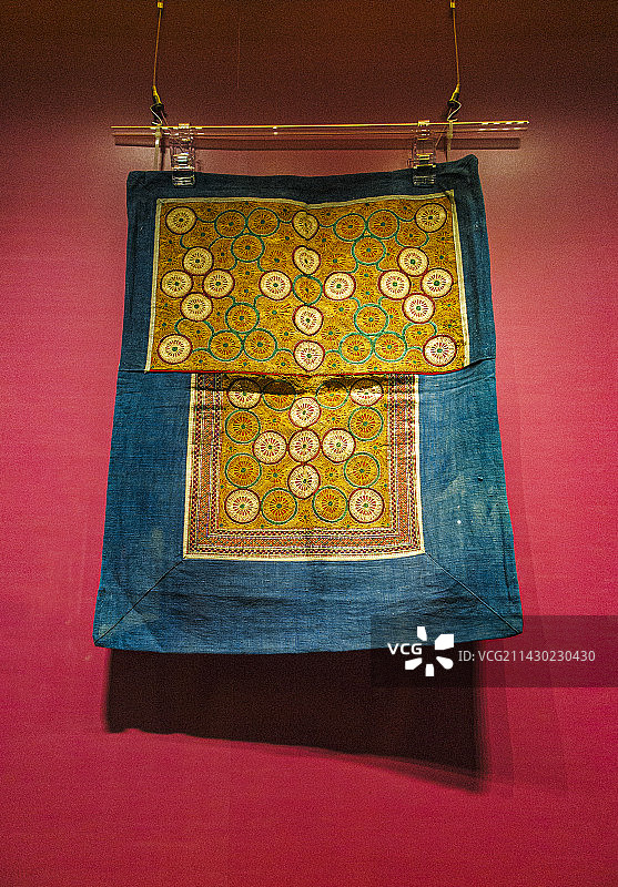 爱的瑰宝，贵州少数民族背扇精品图片素材