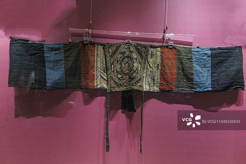 爱的瑰宝，贵州少数民族背扇精品图片素材