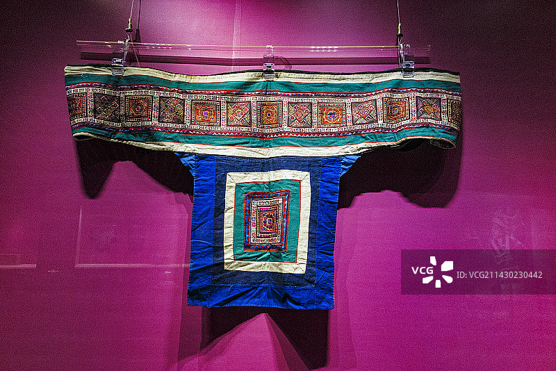 爱的瑰宝，贵州少数民族背扇精品图片素材